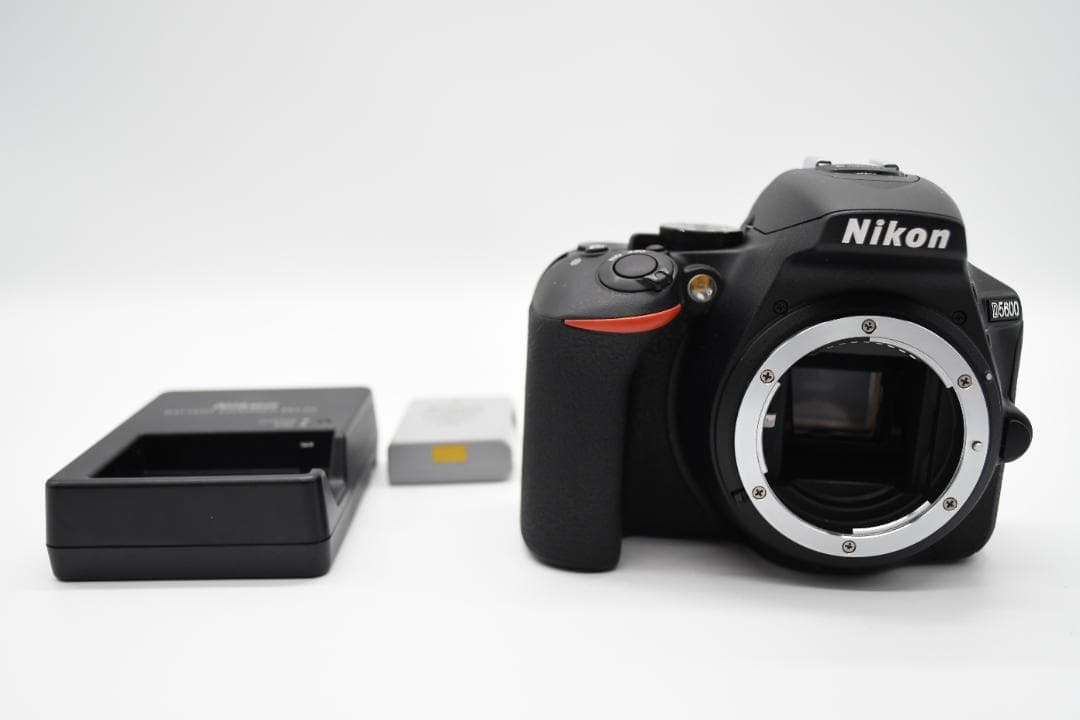 ★ほぼ新品★　Nikon ニコン デジタル一眼レフカメラ D5600 ボディ