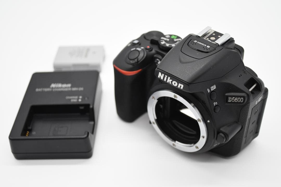 ★ほぼ新品★　Nikon ニコン デジタル一眼レフカメラ D5600 ボディ