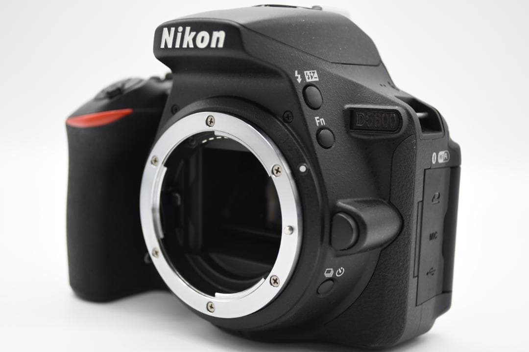 ★ほぼ新品★　Nikon ニコン デジタル一眼レフカメラ D5600 ボディ