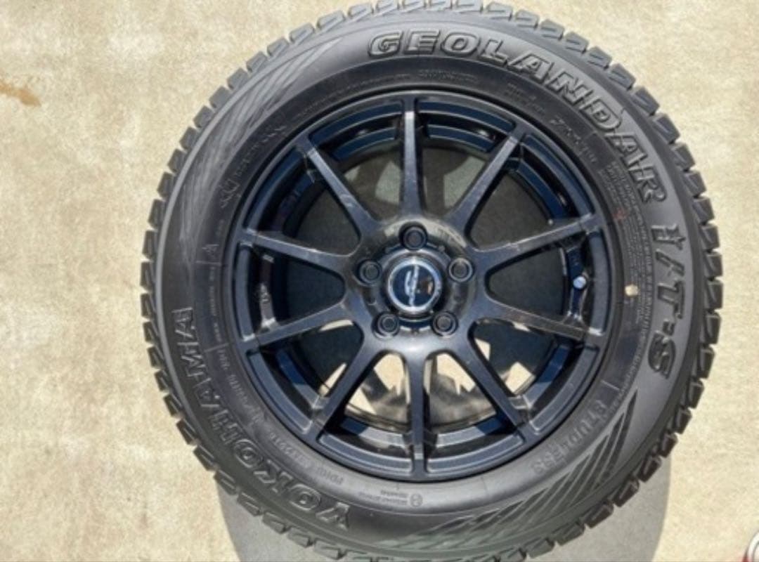 スタッドレスタイヤ215/65R16 アルミホイール