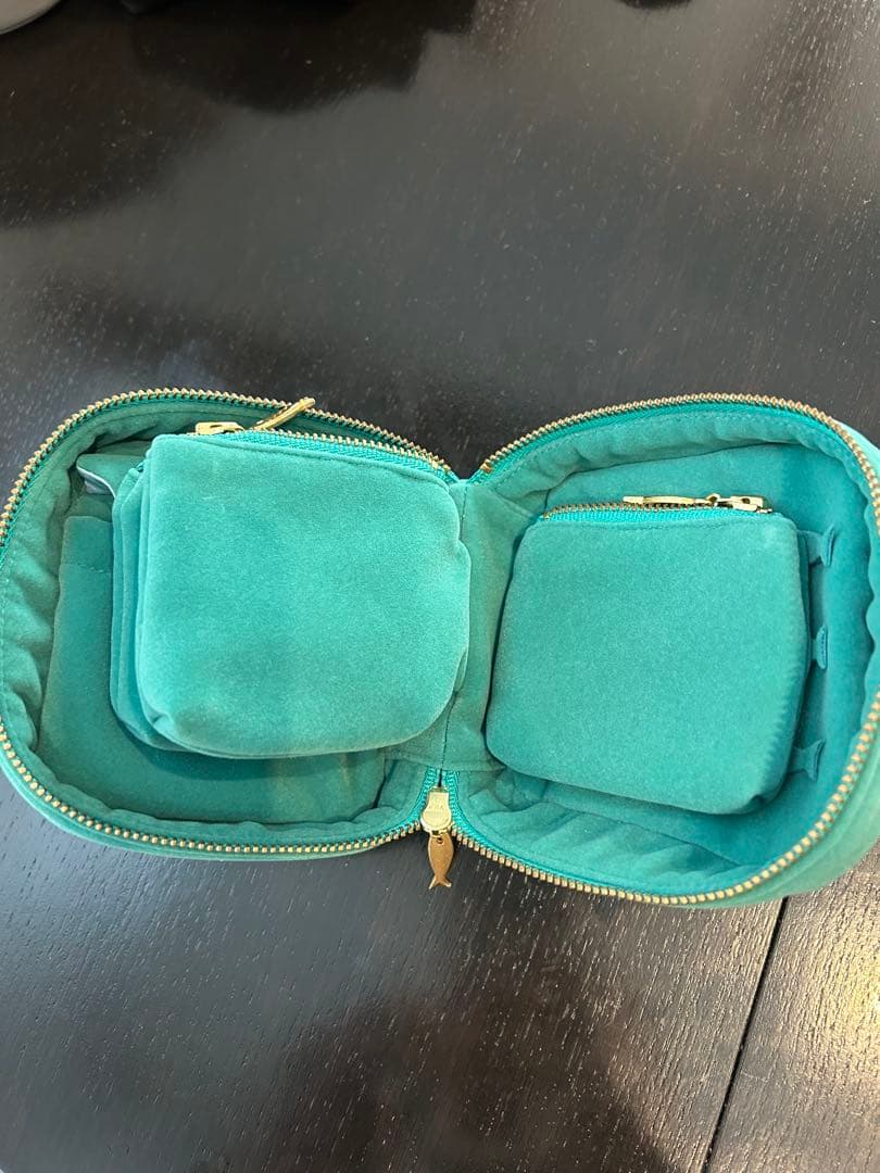 マリーエレヌドゥタイヤック　アクセサリーポーチ