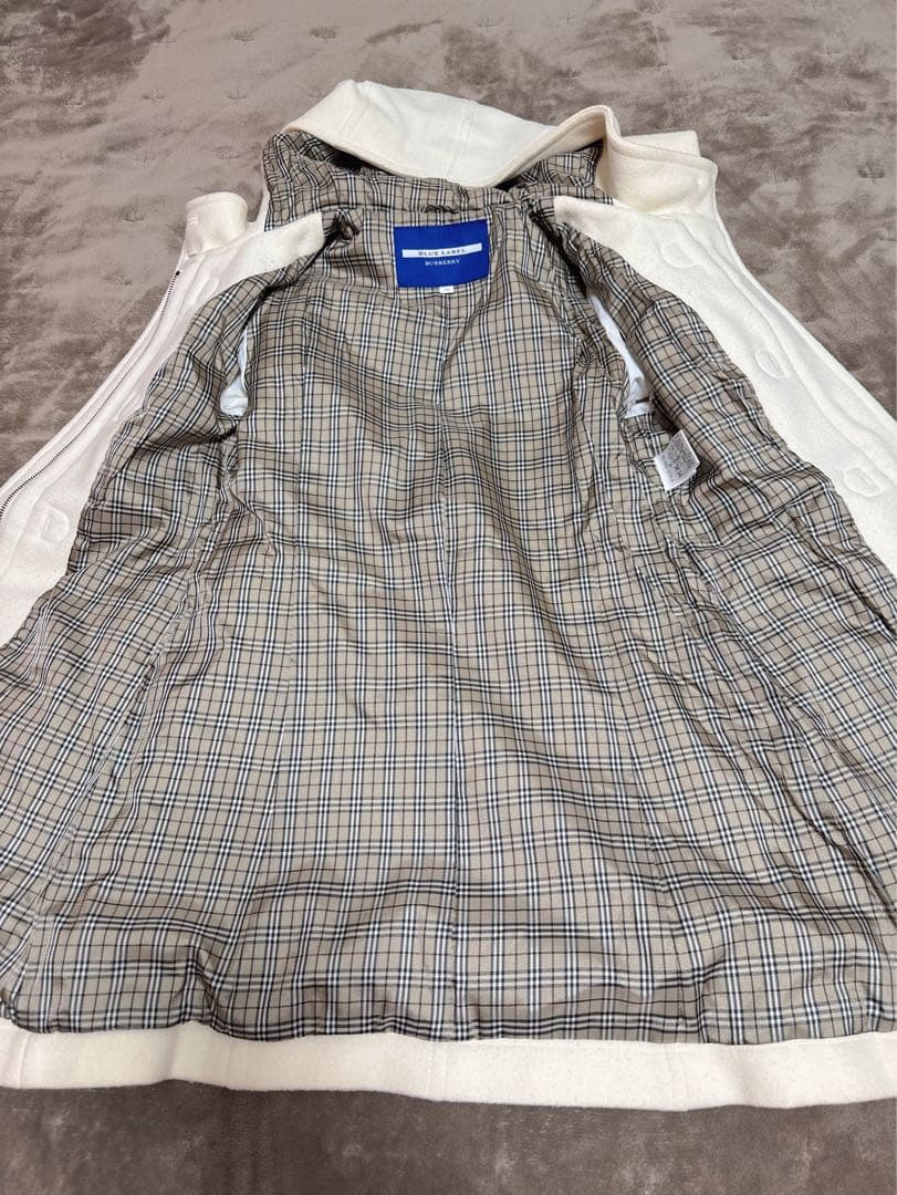 ホワイト ダッフルコート フード付き