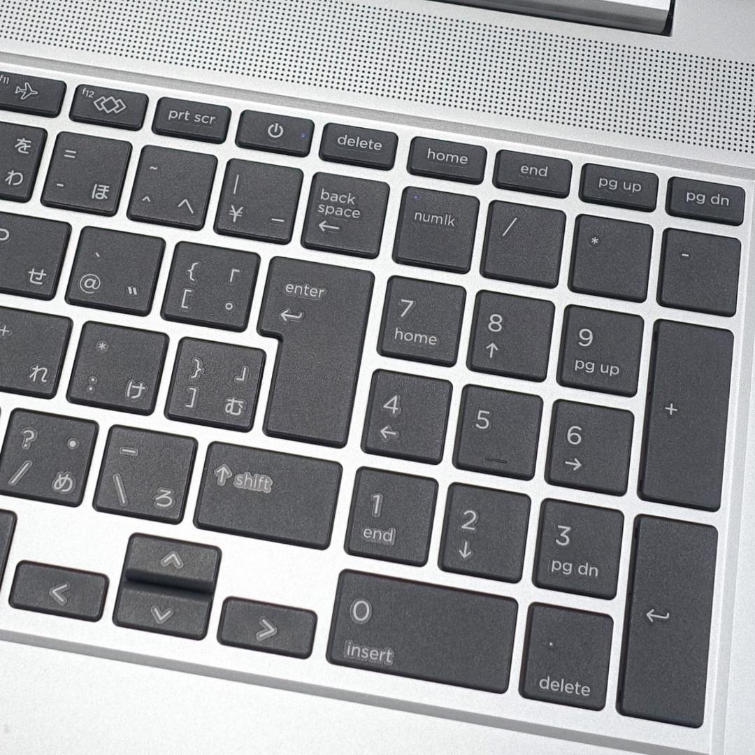 超高速ＳＳＤ２５６ＧＢ搭載✨極美品の東京生産✨１０コア１２スレの１２世代コアｉ５