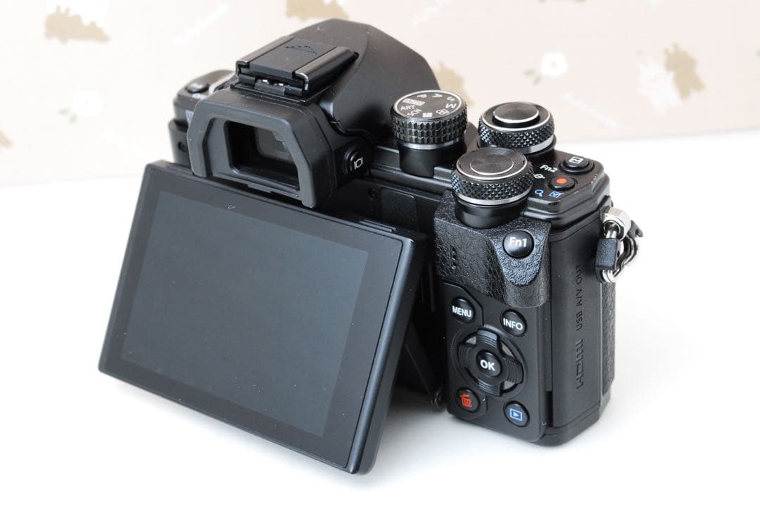 美品❤️Wi-Fi❤️ショット極少❤️オリンパス OM-D E-M10 MarkII❤