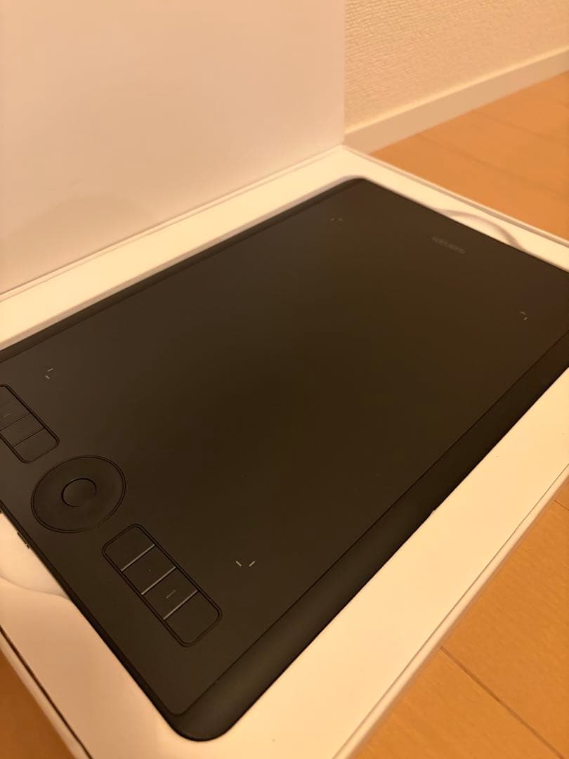 Wacom intuos Pro PTH-660 ペンタブレット　Mサイズ