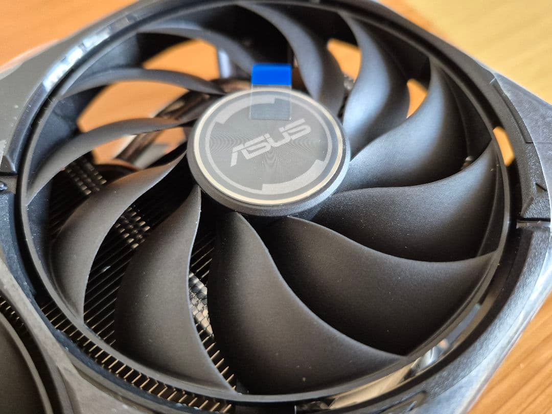 美品 ASUS Dual Radeon RX 9060 XT 8GB