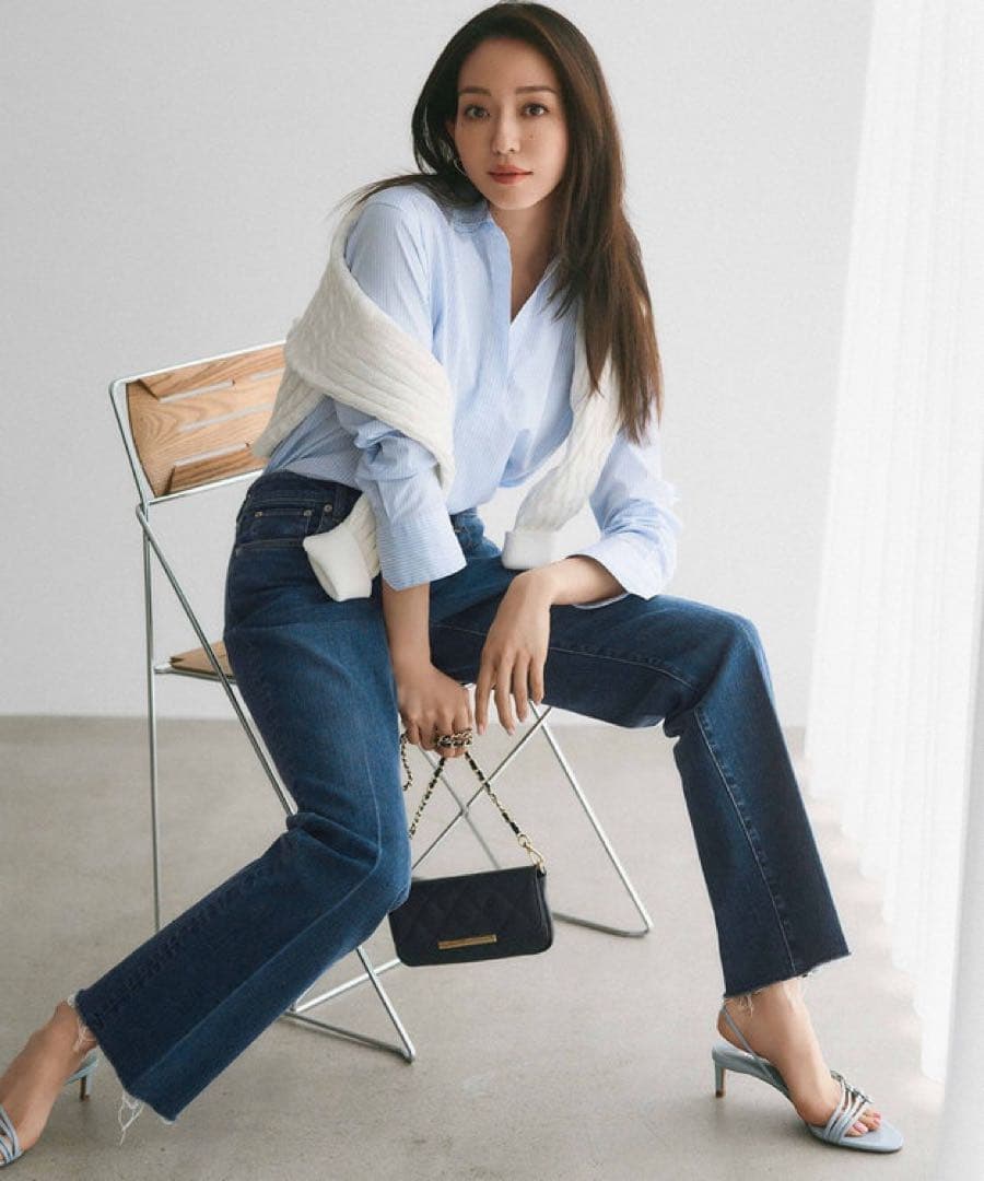 【RED CARD TOKYO×23区】デニム フレアパンツ　ミッドブルー　40