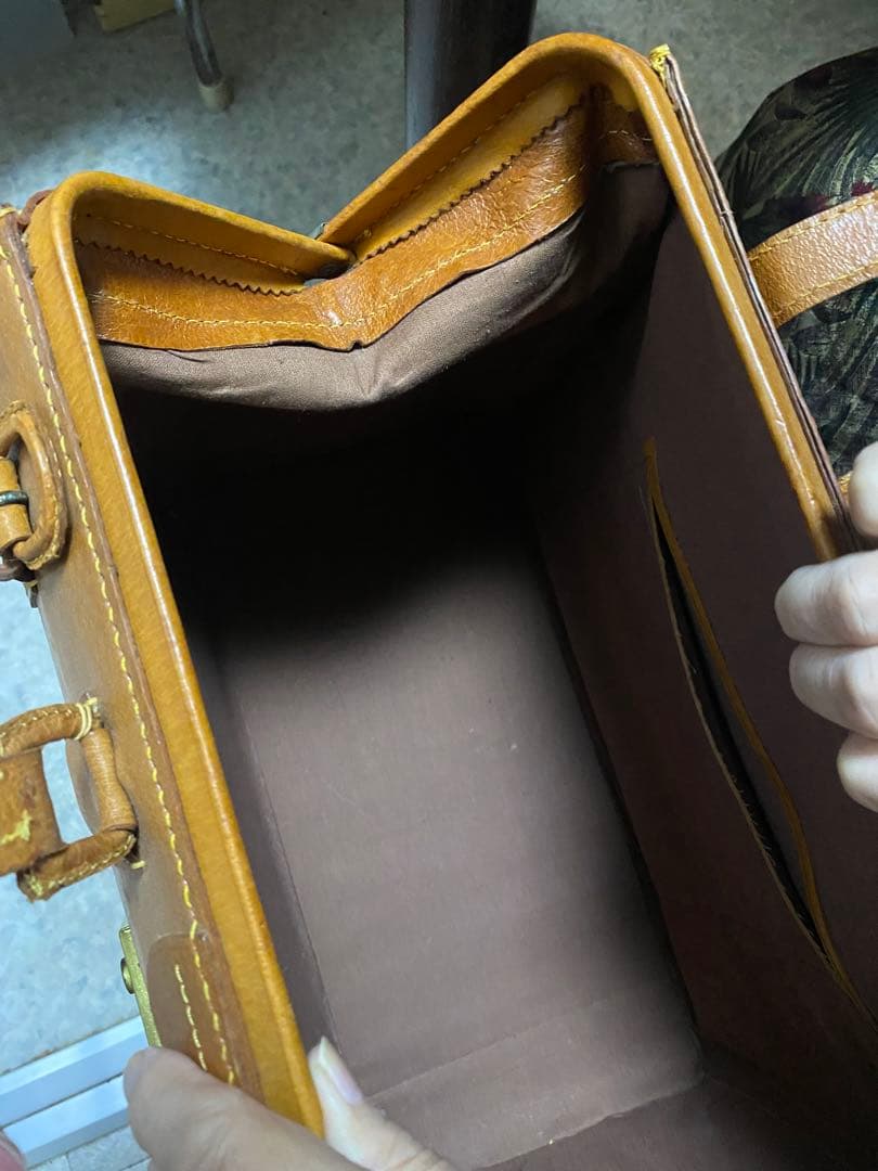 ドクターズバッグ　ダレスバッグ　本革　アンティーク　未使用　経年劣化あり　鍵付き