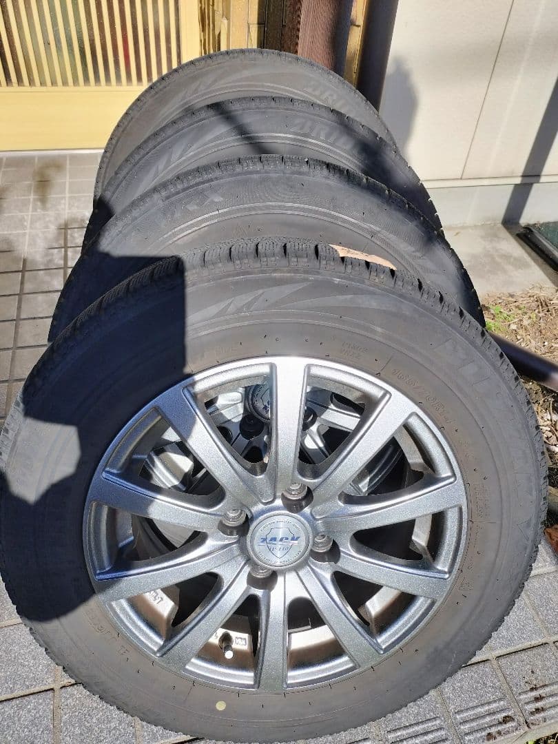 送料無料 美品【14インチ4本】【バリ溝】【165/70R14】ブリザックVRX