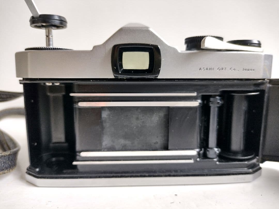 142【匿名配送】 ペンタックス SP 一眼レフ フィルムカメラ 露出計OK