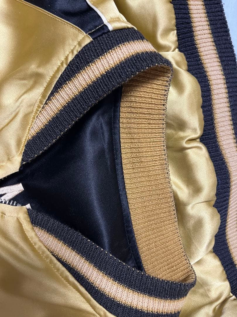 東洋エンタープライズ　スカジャン 刺繍デザイン 黒と金