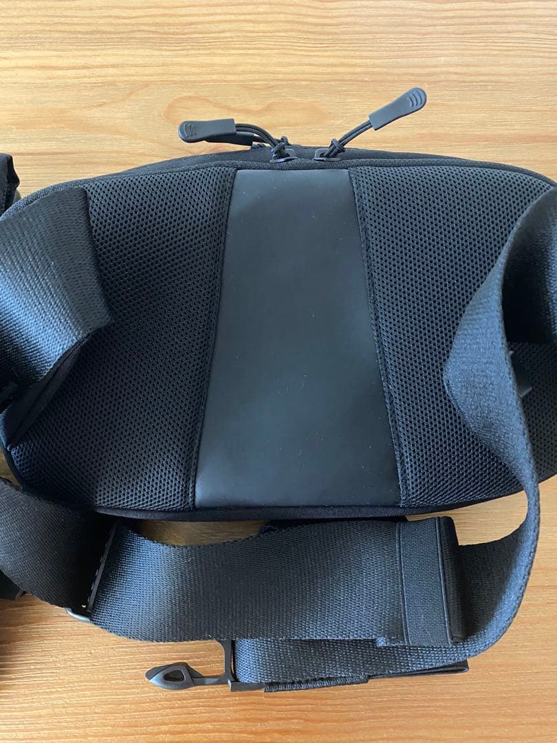 POMULU ポムル ヒップシート　ショルダーバッグ ブラック