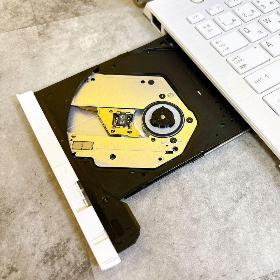 きれいな白❣ 新品SSD480✨カメラ付き ブルーレイ フルHD 薄型Win11