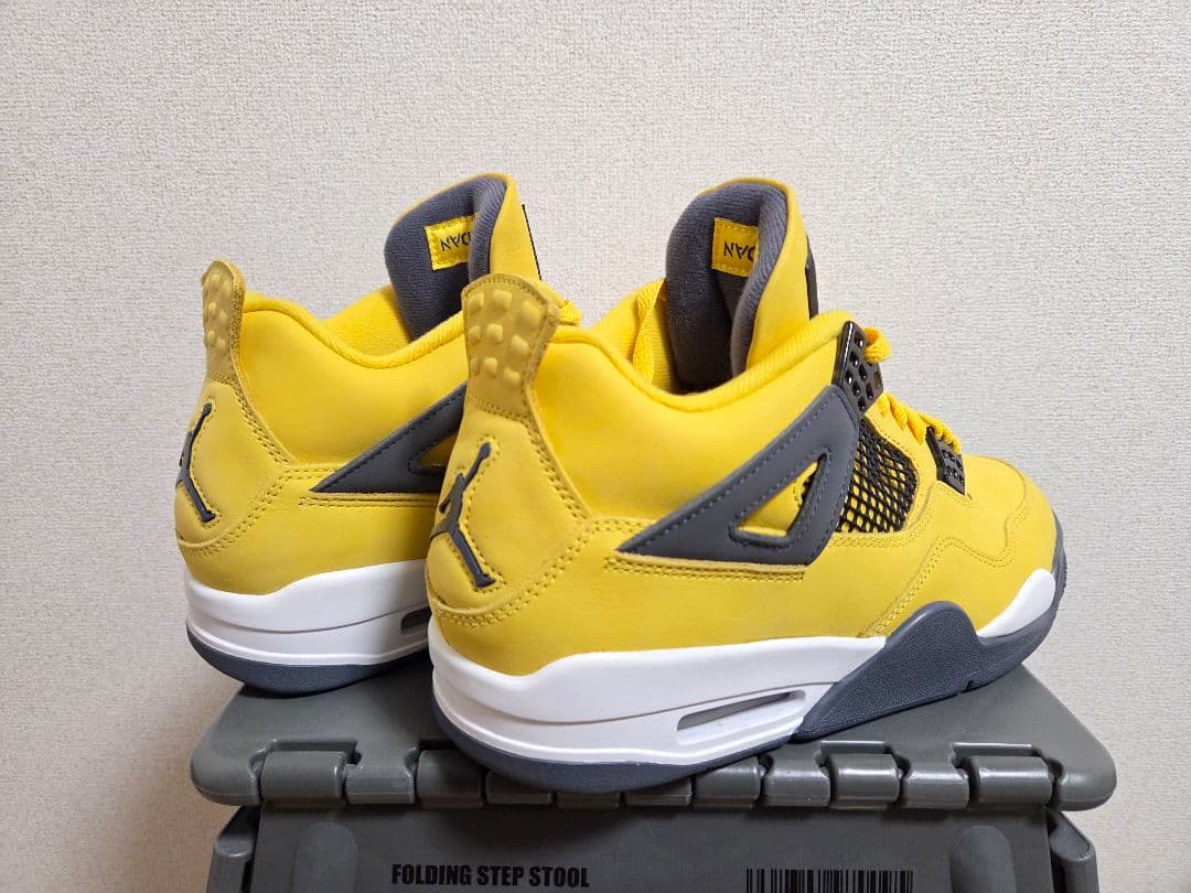 靴 Nike Air Jordan 4 \"Tour Yellow\"