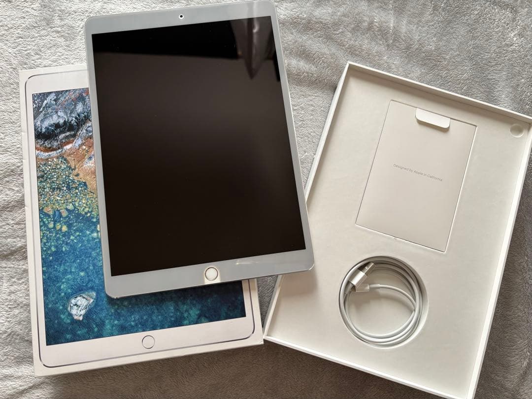 [美鈴さま専用]Apple iPad シルバー 本体 充電器付き