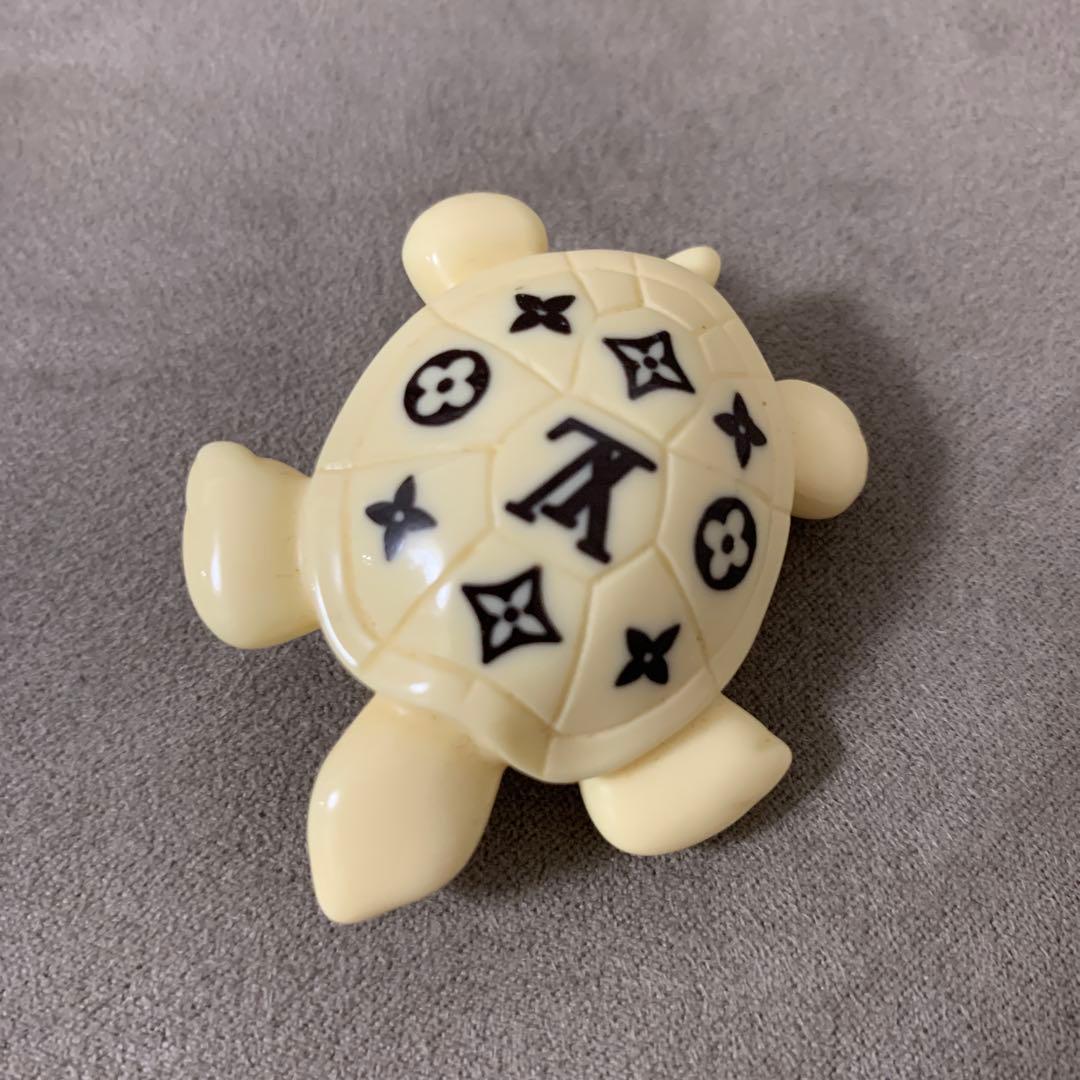 ルイ・ヴィトン カメ型ブローチ アイボリー