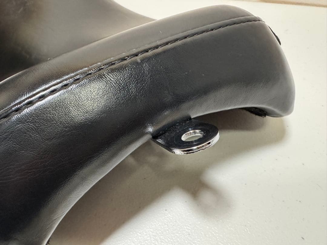 ラペラ　ソロシート　ベアボーンズ　スポーツスター　XL 883 04-