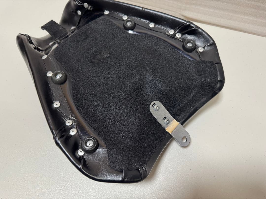 ラペラ　ソロシート　ベアボーンズ　スポーツスター　XL 883 04-