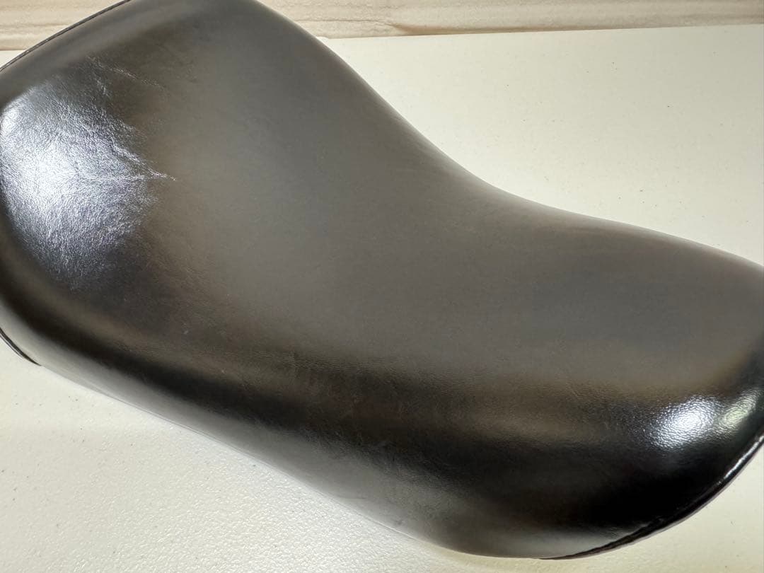 ラペラ　ソロシート　ベアボーンズ　スポーツスター　XL 883 04-