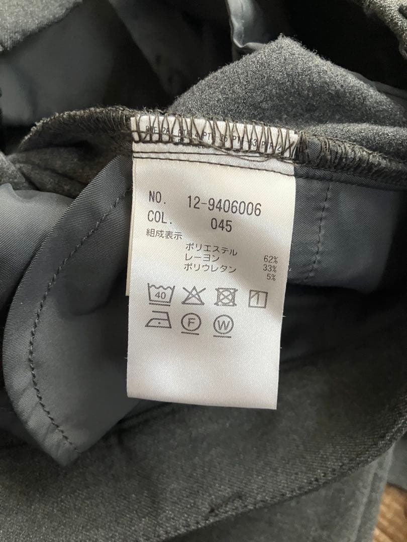 プラステ　ノーカラー　パンツスーツ グレー　セットアップ