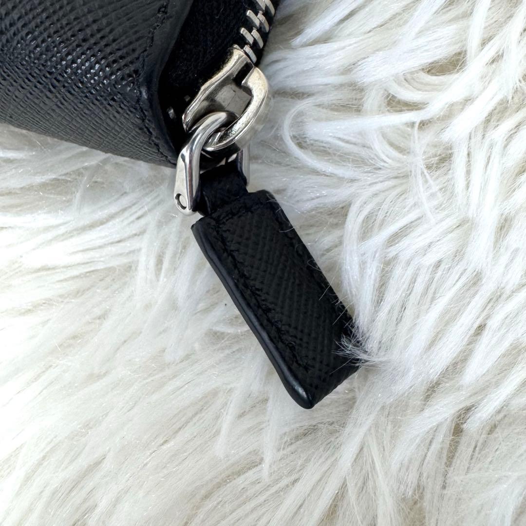 美品 現行 PRADA サフィアーノトライアングル ケースRFID搭載