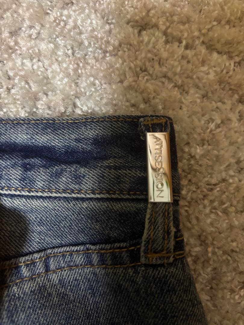 ATTISESSION スリムストレートデニムパンツ