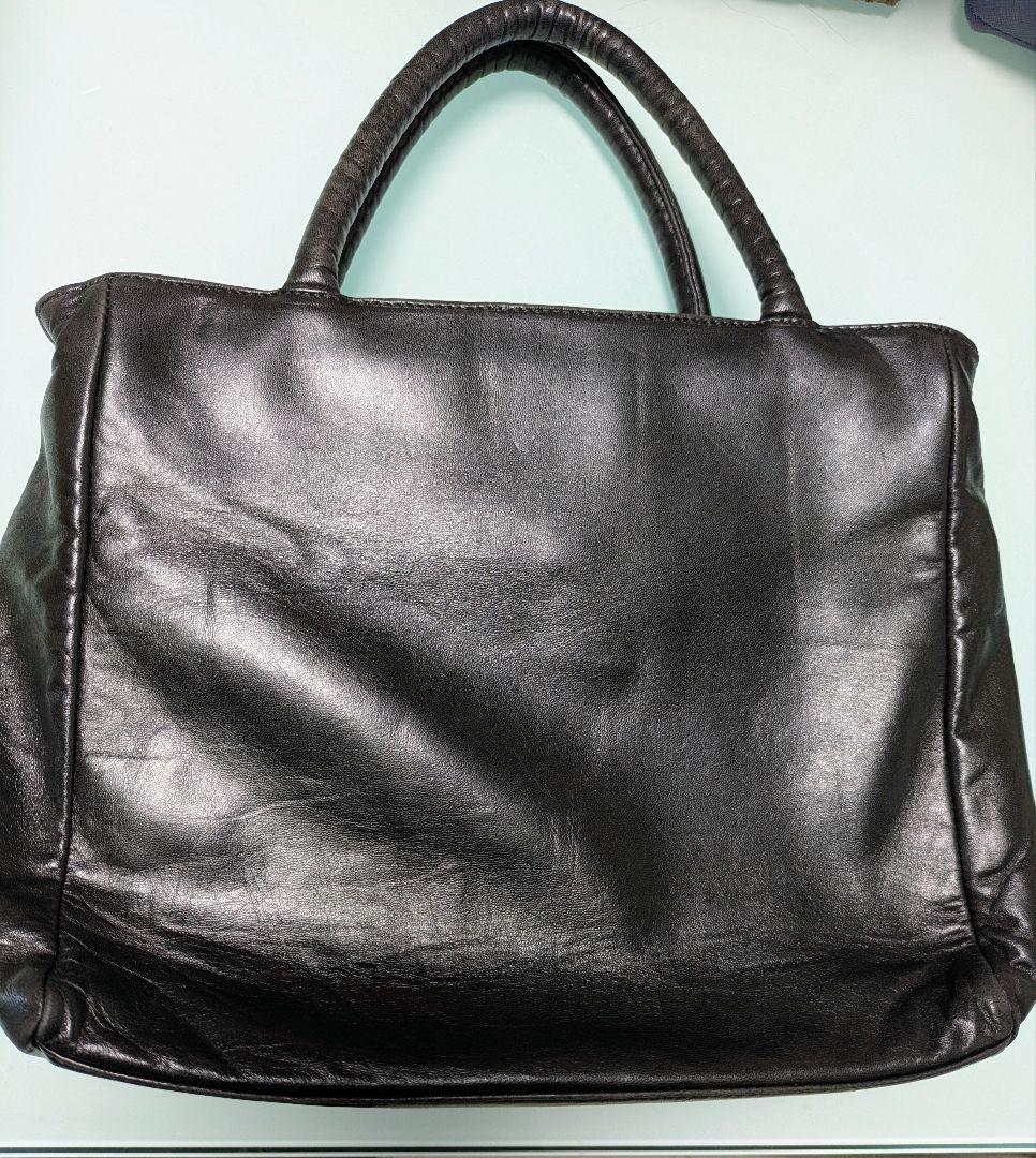 マカロン PRADA ブラック革バッグ