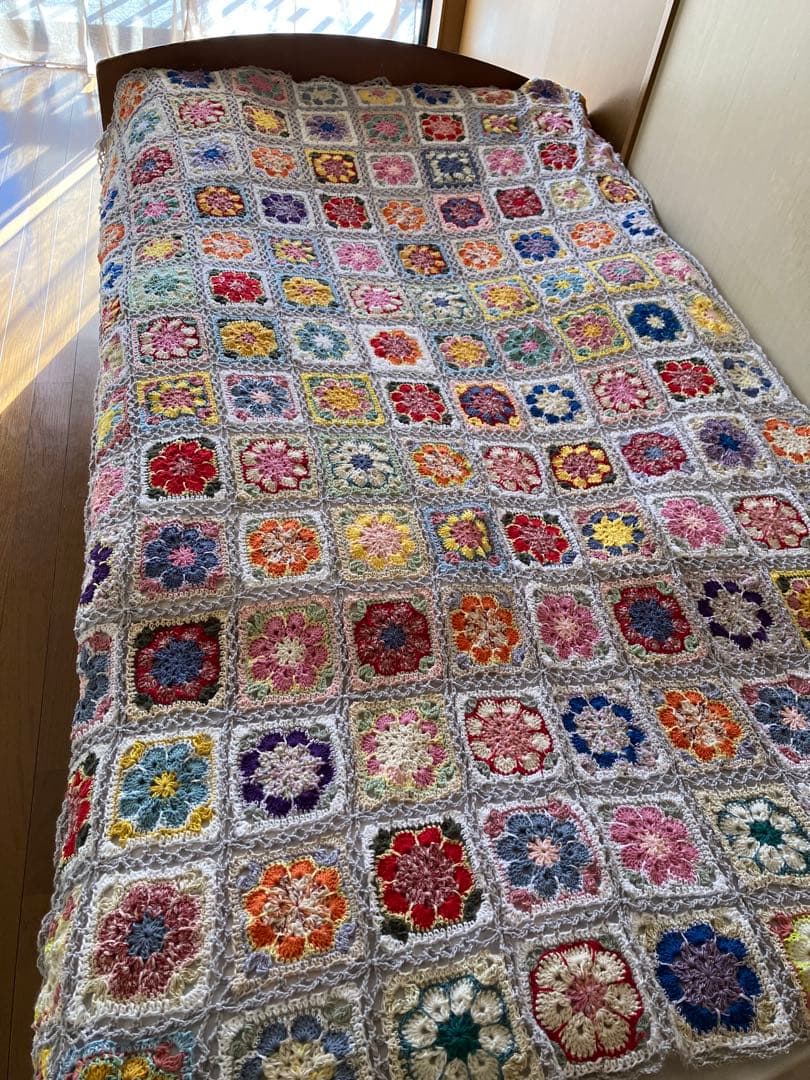 8月末までセール！　寄付対象品♪ モチーフ編み　ベッドカバー