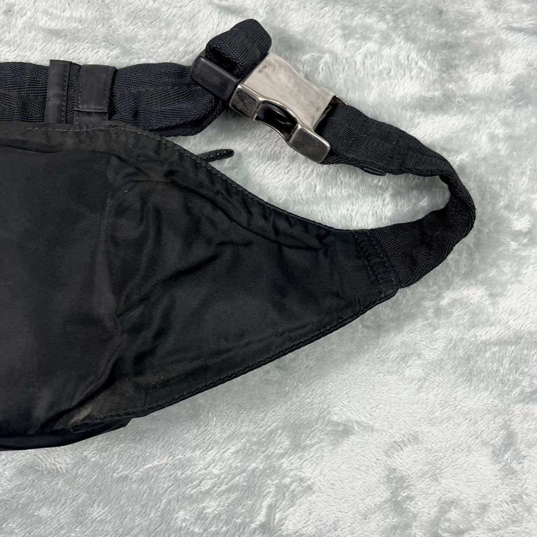 Prada プラダ ボディバッグ ブラック 黒 ナイロン 斜め掛け◎ 三角ロゴ