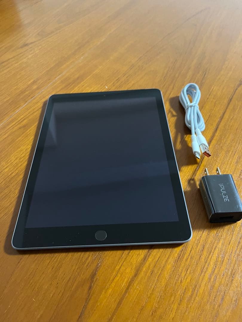 Apple iPad 第5世代 32GB 本体 充電器付き