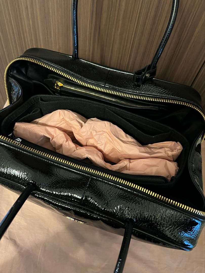 極美品miumiuミュウミュウ パテントボーバッグトップハンドルレアブラック