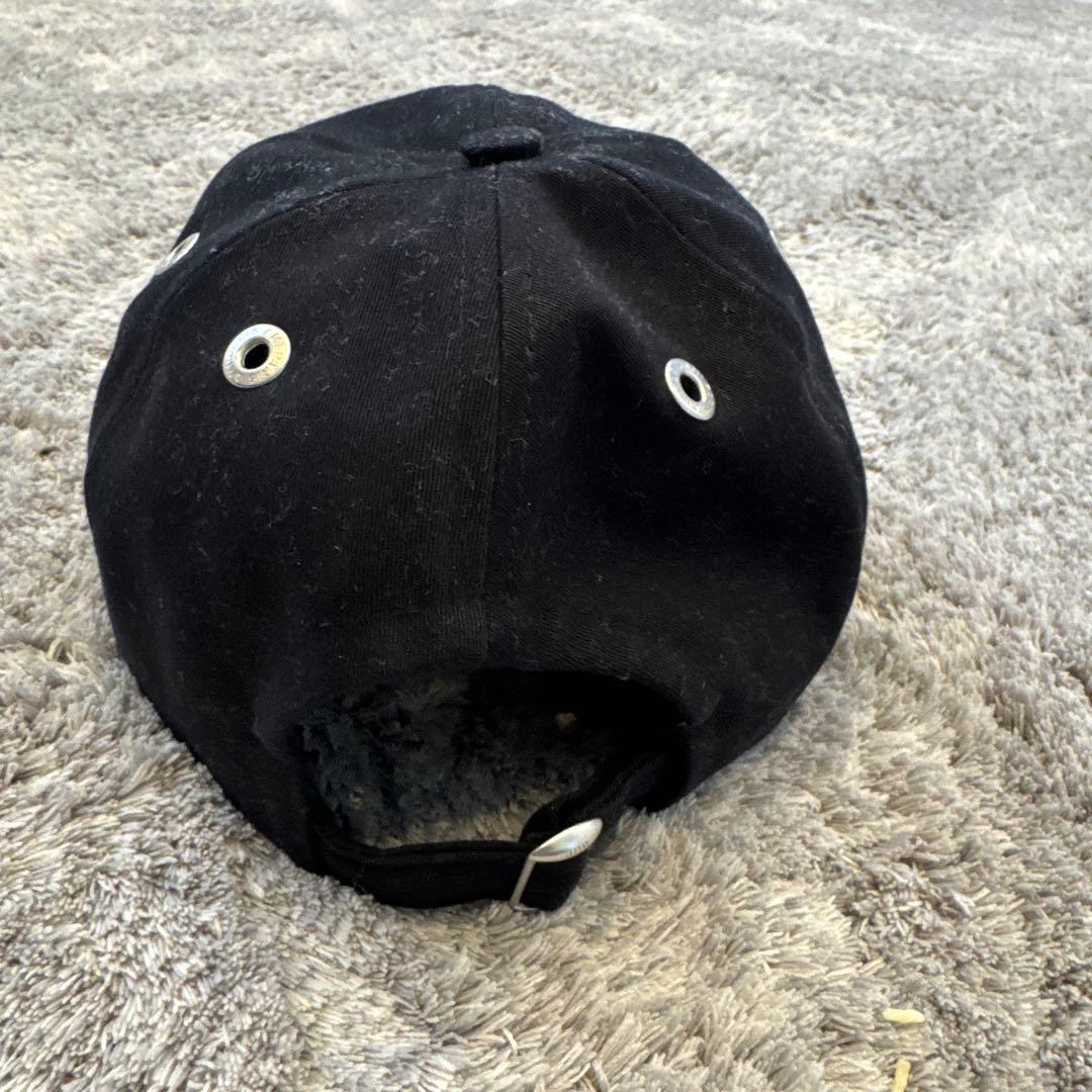 ami ハート型ロゴ 黒キャップ