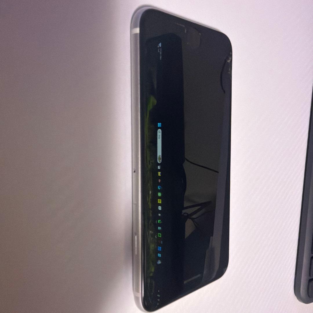 iPhone SE 第2世代 64GB SIMフリー バッテリー86％ 画面割れ