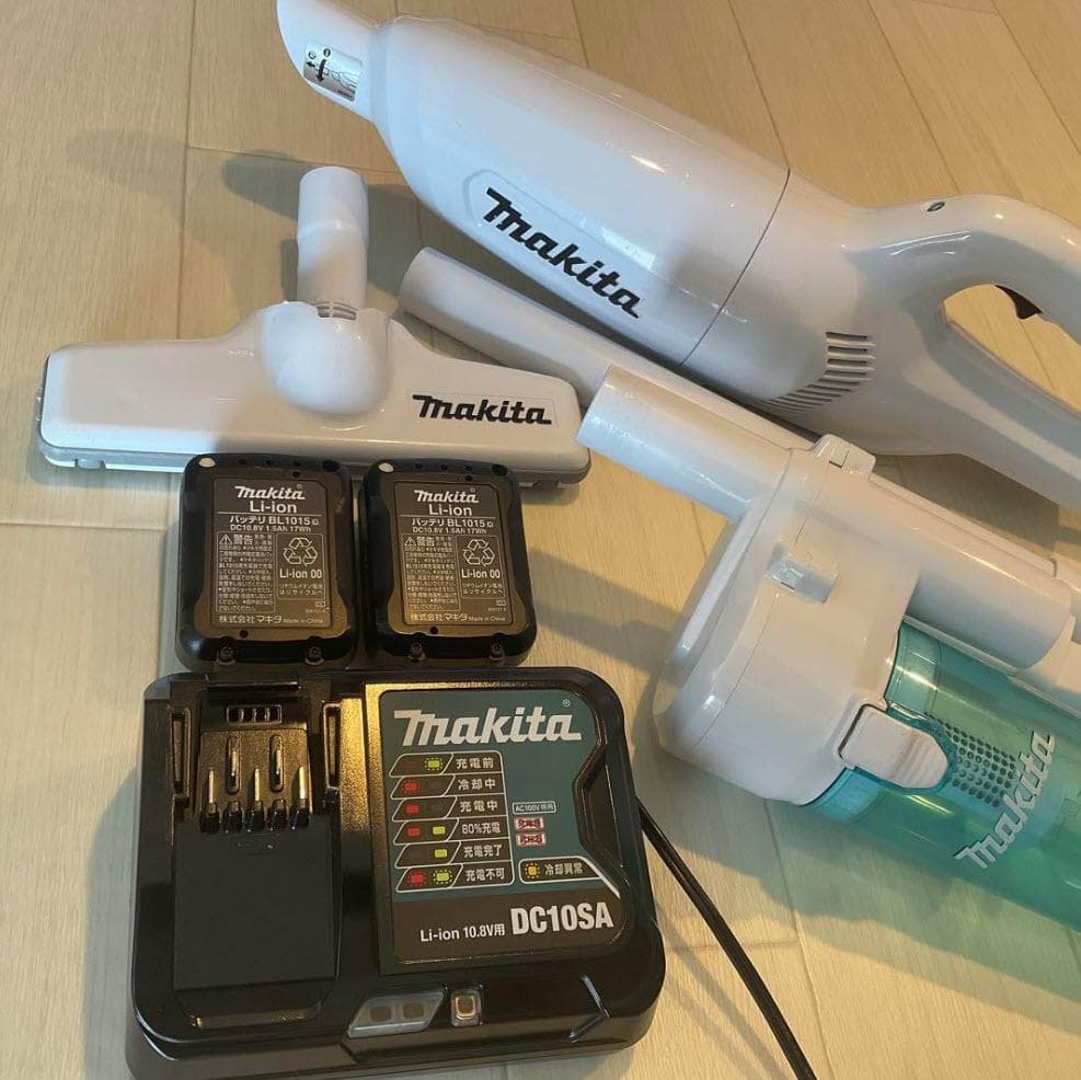 マキタ 充電式クリーナー CL106FD 充電器／バッテリー２個セット