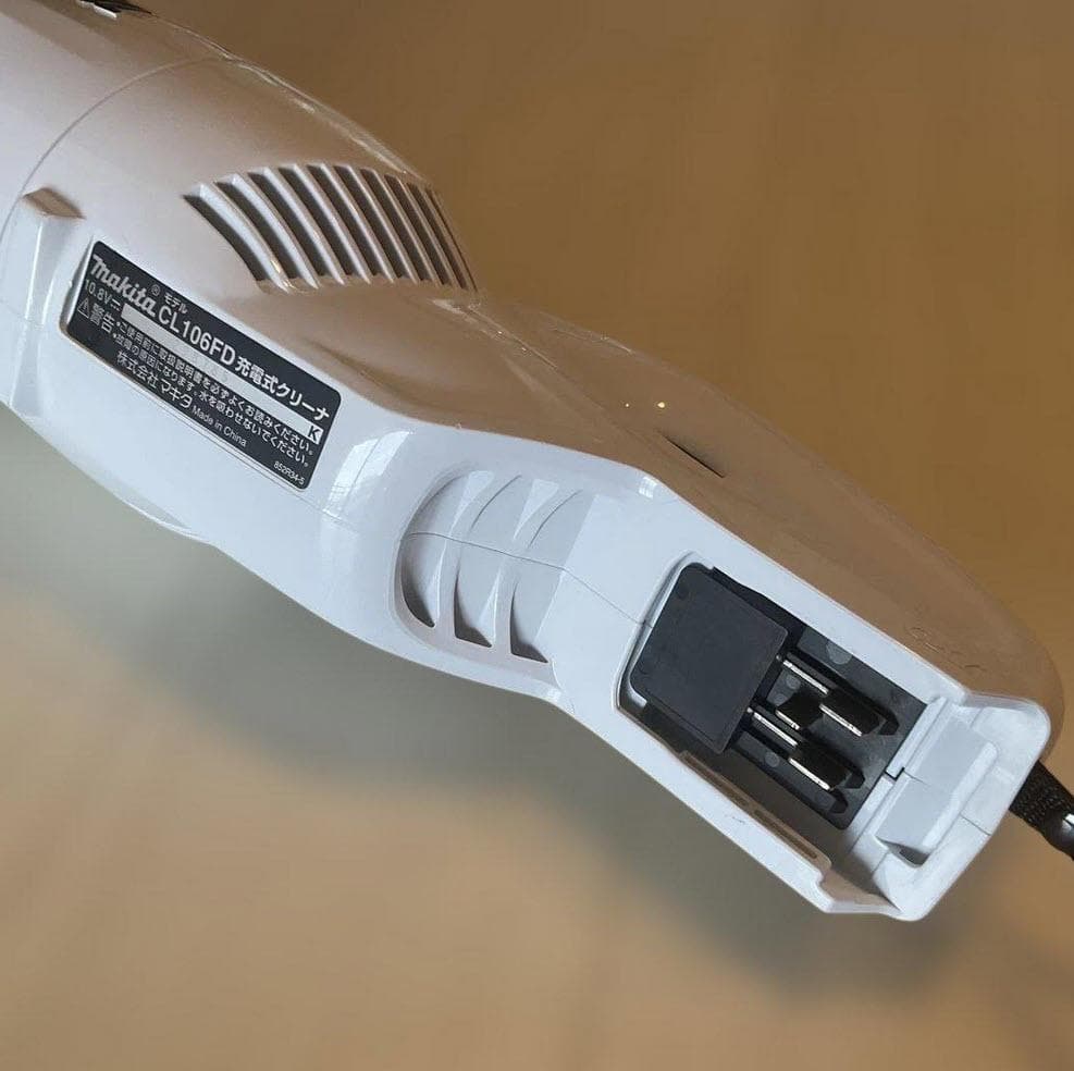 マキタ 充電式クリーナー CL106FD 充電器／バッテリー２個セット