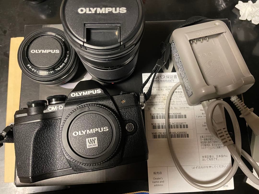 OLYMPUS E-M10 Mark III ブラック ダブルズームレンズキット
