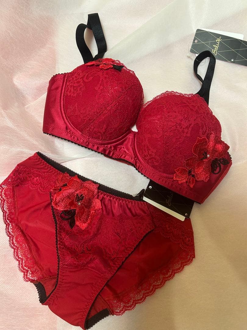 WACOALサルート75女優ブラＤ65＆ショーツＭ