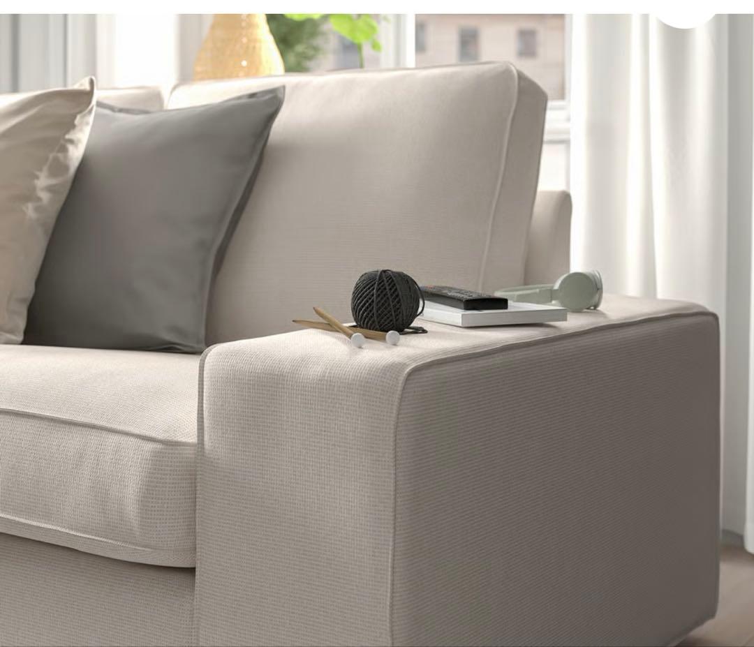 レイ　IKEA 心地よいKIVIKベージュの2人掛けソファ