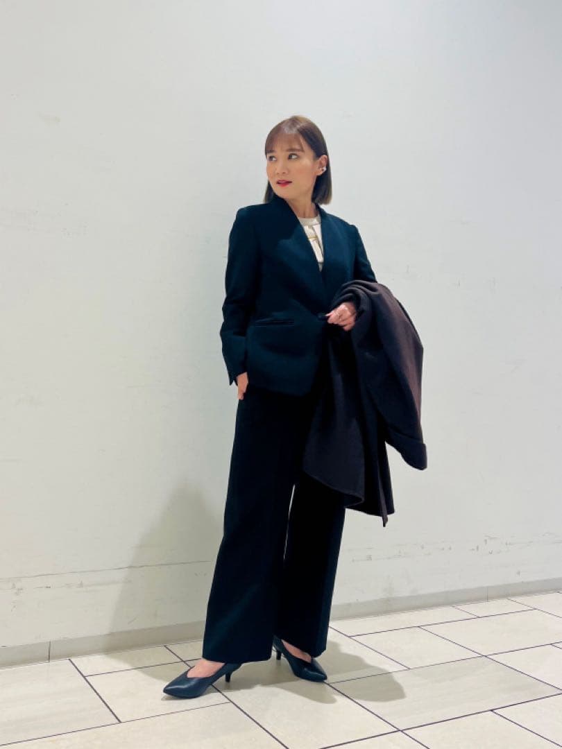 プラステ　ウォームリザーブ　パンツスーツ　ブラック