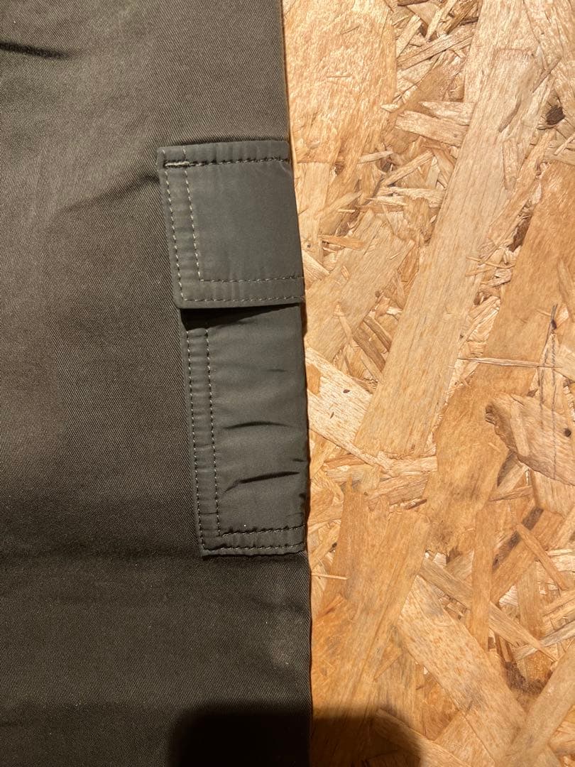 〈新品タグ付き〉モンクレール カーゴパンツ 6歳用サイズ カーキ