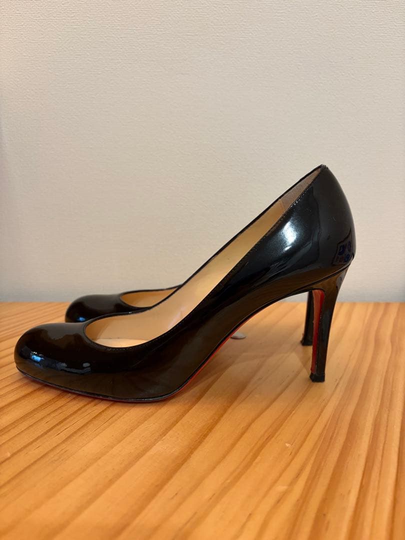 Christian Louboutin 黒 エナメル ハイヒール23.5㎝