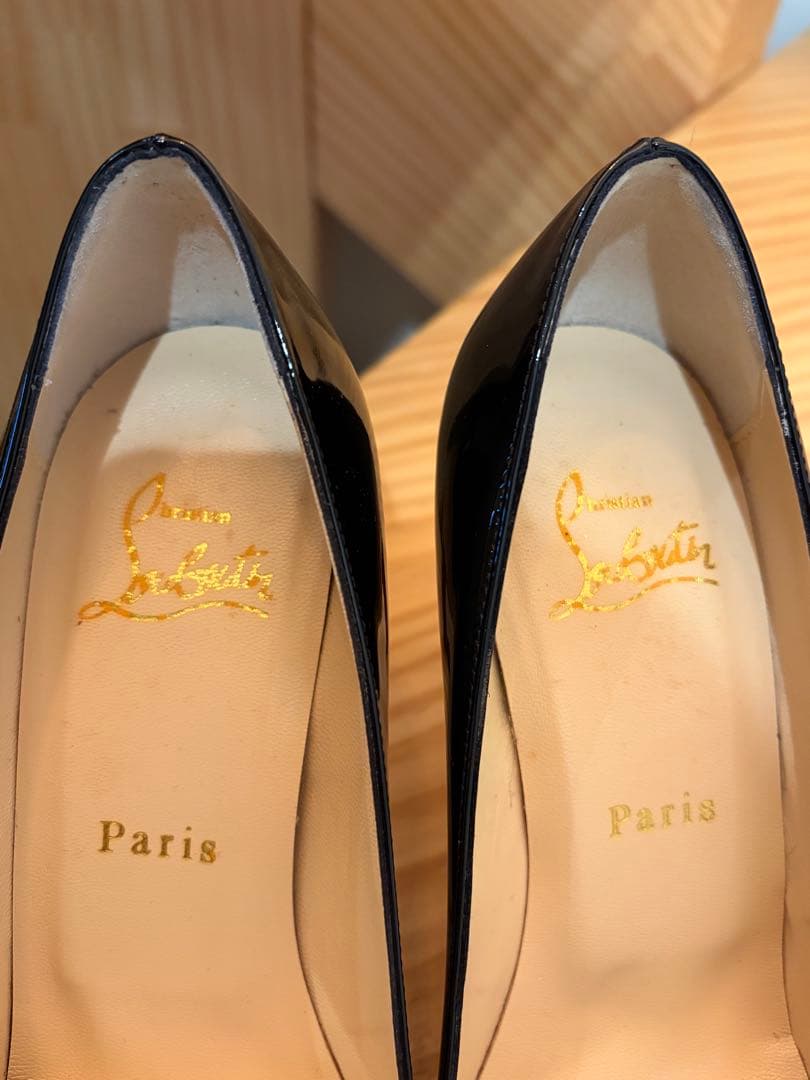 Christian Louboutin 黒 エナメル ハイヒール23.5㎝