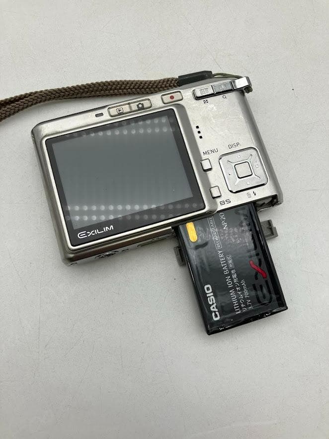 CASIO EXILIM デジタルカメラ EX-S600 本体と充電器