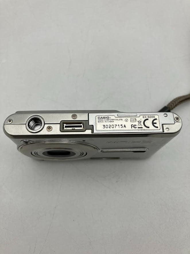 CASIO EXILIM デジタルカメラ EX-S600 本体と充電器
