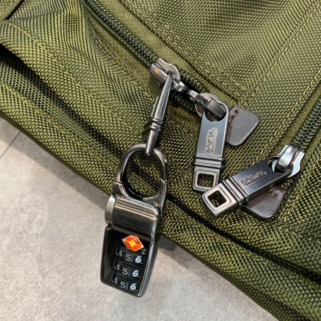 ⭐︎極美品⭐︎ TUMI トライフォールド ガーメントバッグ オリーブグリーン