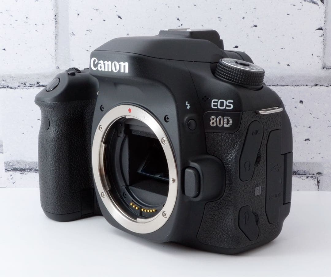 専用★超美品！Canon EOS 80D●高倍率、単焦点付き●カメラバック付き