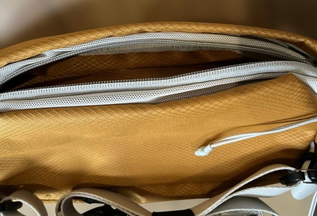 NIID NEO Nomad Sling バック（アンバーオレンジ）