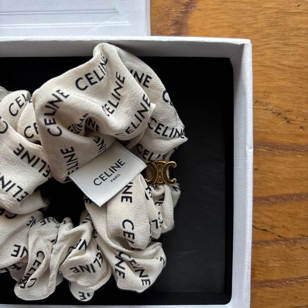 CELINE ロゴ入りサテンシュシュ