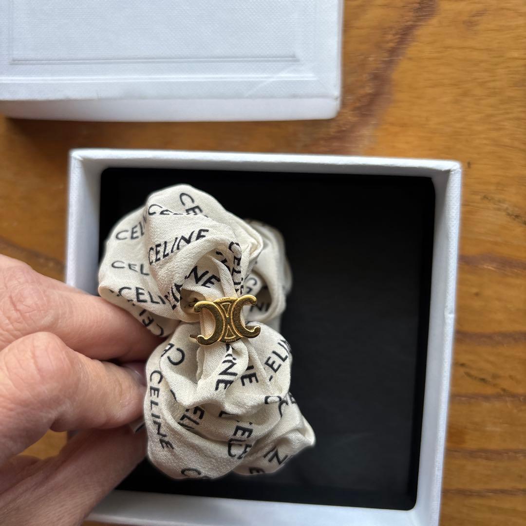 CELINE ロゴ入りサテンシュシュ