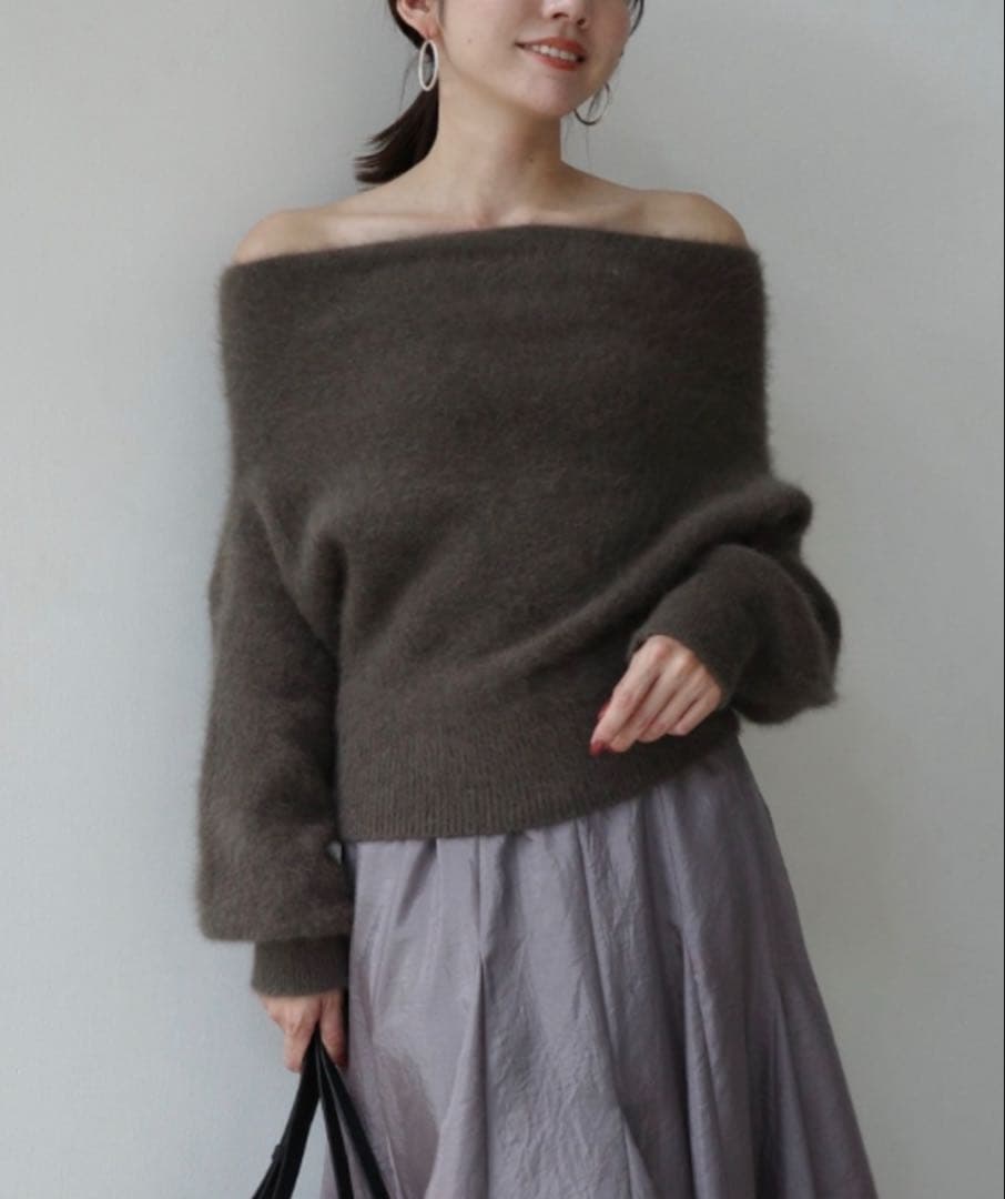 る*る様 ánuans アニュアンス ラクーンフォックスオフショルニットプルオー